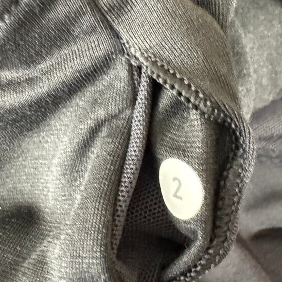 Lululemon Running In The City Black Shelf Bra Tank Top Size 2 - Picture 9 of 9